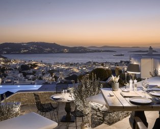 Karavaki: Μια γαστρονομική εμπειρία με θέα το ηλιοβασίλεμα της Μυκόνου