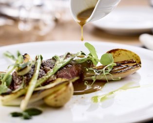 Karavaki: Μια γαστρονομική εμπειρία με θέα το ηλιοβασίλεμα της Μυκόνου