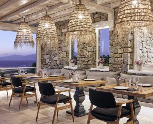 Karavaki: Μια γαστρονομική εμπειρία με θέα το ηλιοβασίλεμα της Μυκόνου