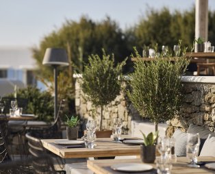 Karavaki: Μια γαστρονομική εμπειρία με θέα το ηλιοβασίλεμα της Μυκόνου