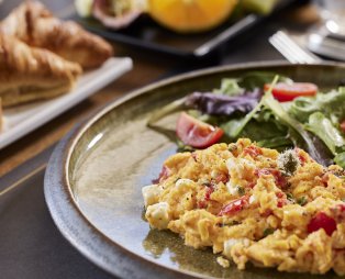 Karavaki: Μια γαστρονομική εμπειρία με θέα το ηλιοβασίλεμα της Μυκόνου