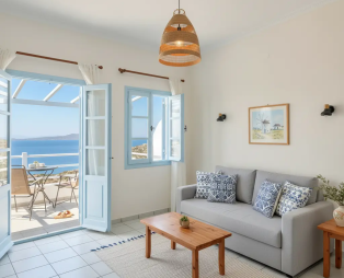 Lume D’oro Syros: Απόδραση με θέα το μαγευτικό ηλιοβασίλεμα του Αιγαίου