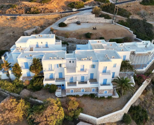 Lume D’oro Syros: Απόδραση με θέα το μαγευτικό ηλιοβασίλεμα του Αιγαίου