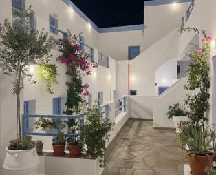 Lume D’oro Syros: Απόδραση με θέα το μαγευτικό ηλιοβασίλεμα του Αιγαίου