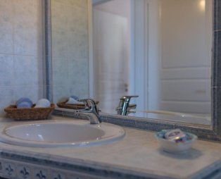 Nostalgia Seaview House: Απόδραση με θέα στην Ανάβυσσο