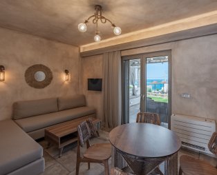 Skyros Trias: Ένας παράδεισος ηρεμίας στη Σκύρο