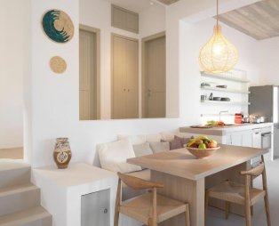 Themis Homes: Ονειρεμένο καταφύγιο διακοπών δίπλα στη Χώρα της Σκύρου