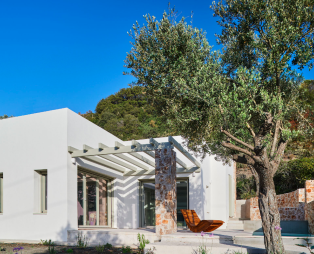 Themis Homes: Ονειρεμένο καταφύγιο διακοπών δίπλα στη Χώρα της Σκύρου