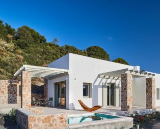 Themis Homes: Ονειρεμένο καταφύγιο διακοπών δίπλα στη Χώρα της Σκύρου