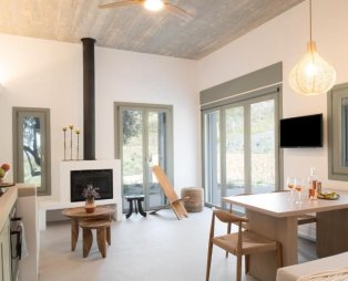 Themis Homes: Ονειρεμένο καταφύγιο διακοπών δίπλα στη Χώρα της Σκύρου