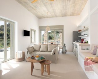 Themis Homes: Ονειρεμένο καταφύγιο διακοπών δίπλα στη Χώρα της Σκύρου