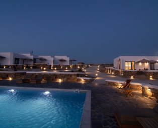 Thronos Suites: Μια γαλήνια όαση στην Άνω Μερά της Μυκόνου
