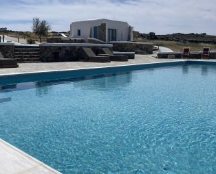 Thronos Suites: Μια γαλήνια όαση στην Άνω Μερά της Μυκόνου