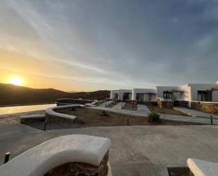 Thronos Suites: Μια γαλήνια όαση στην Άνω Μερά της Μυκόνου