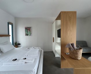 Thronos Suites: Μια γαλήνια όαση στην Άνω Μερά της Μυκόνου