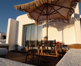 Thronos Suites: Μια γαλήνια όαση στην Άνω Μερά της Μυκόνου