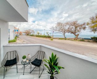 Windmill Escape Apartments: Μια κομψή απόδραση με θέα στους ανεμόμυλους της Χίου