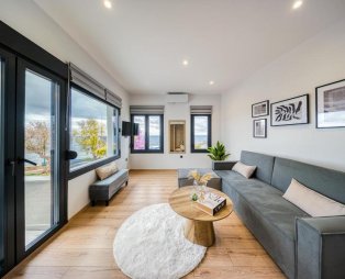 Windmill Escape Apartments: Μια κομψή απόδραση με θέα στους ανεμόμυλους της Χίου