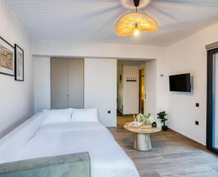 Windmill Escape Apartments: Μια κομψή απόδραση με θέα στους ανεμόμυλους της Χίου