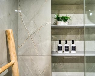 Windmill Escape Apartments: Μια κομψή απόδραση με θέα στους ανεμόμυλους της Χίου