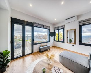 Windmill Escape Apartments: Μια κομψή απόδραση με θέα στους ανεμόμυλους της Χίου