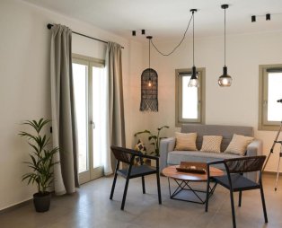 Apademia: Απολαύστε την πραγματική φιλοξενία στη Σκύρο