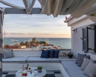 Camara Suites: Διαμονή σε ένα ιστορικό αρχοντικό της Άνδρου με θέα στη θάλασσα