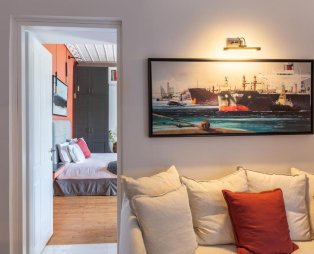 Camara Suites: Διαμονή σε ένα ιστορικό αρχοντικό της Άνδρου με θέα στη θάλασσα