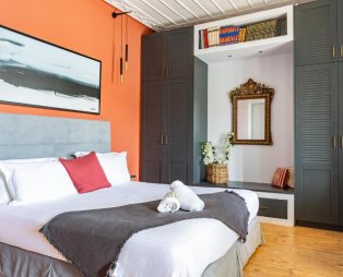 Camara Suites: Διαμονή σε ένα ιστορικό αρχοντικό της Άνδρου με θέα στη θάλασσα