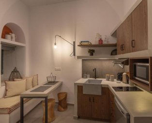 Camara Suites: Διαμονή σε ένα ιστορικό αρχοντικό της Άνδρου με θέα στη θάλασσα