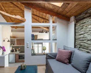 Camara Suites: Διαμονή σε ένα ιστορικό αρχοντικό της Άνδρου με θέα στη θάλασσα
