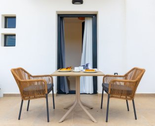 Cezaria Naxos: Ένα γαλήνιο καταφύγιο στην καρδιά της Νάξου