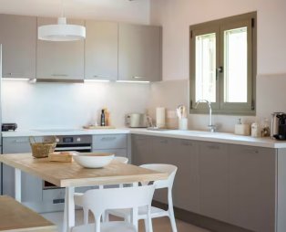 Etesian Villas: Ένας μικρός παράδεισος στην Άνδρο με θέα που κόβει την ανάσα