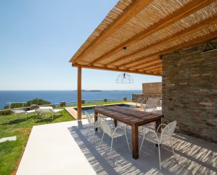 Etesian Villas: Ένας μικρός παράδεισος στην Άνδρο με θέα που κόβει την ανάσα