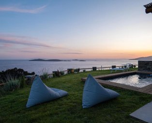 Etesian Villas: Ένας μικρός παράδεισος στην Άνδρο με θέα που κόβει την ανάσα