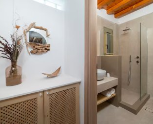 Etesian Villas: Ένας μικρός παράδεισος στην Άνδρο με θέα που κόβει την ανάσα