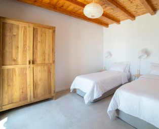 Etesian Villas: Ένας μικρός παράδεισος στην Άνδρο με θέα που κόβει την ανάσα