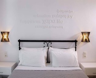 Nicolas Hotel Apartments: Διακοπές στην Άνδρο με θέα το απέραντο γαλάζιο