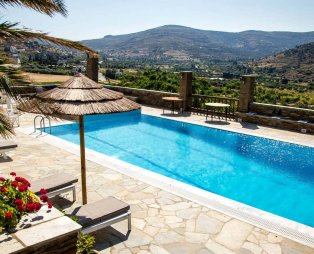 Nicolas Hotel Apartments: Διακοπές στην Άνδρο με θέα το απέραντο γαλάζιο