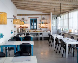 Nicolas Hotel Apartments: Διακοπές στην Άνδρο με θέα το απέραντο γαλάζιο