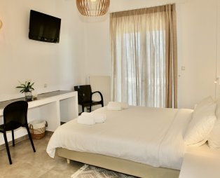 Nicolas Hotel Apartments: Διακοπές στην Άνδρο με θέα το απέραντο γαλάζιο