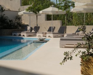 Paralia Luxury Suites: Πολυτελής διαμονή στον Άγιο Στέφανο Κέρκυρας