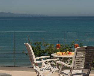 Paralia Luxury Suites: Πολυτελής διαμονή στον Άγιο Στέφανο Κέρκυρας