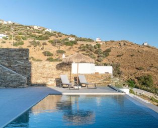 The Royal Blue Andros: Μια όαση άνεσης και διαχρονικής κομψότητας στην Άνδρο