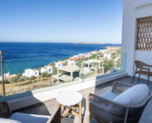 The Royal Blue Andros: Μια όαση άνεσης και διαχρονικής κομψότητας στην Άνδρο