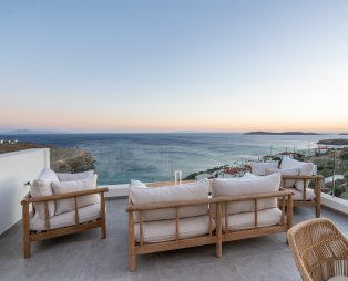 The Royal Blue Andros: Μια όαση άνεσης και διαχρονικής κομψότητας στην Άνδρο