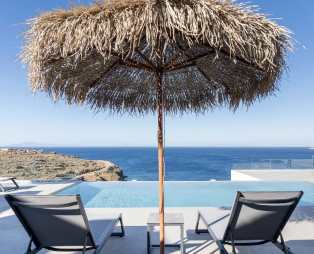 The Royal Blue Andros: Μια όαση άνεσης και διαχρονικής κομψότητας στην Άνδρο