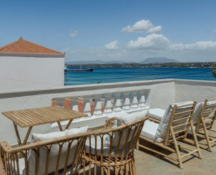 Teresa Spetses: Η παραδοσιακή αρχιτεκτονική των Σπετσών συναντά τη σύγχρονη πολυτέλεια
