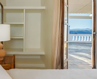 Teresa Spetses: Η παραδοσιακή αρχιτεκτονική των Σπετσών συναντά τη σύγχρονη πολυτέλεια