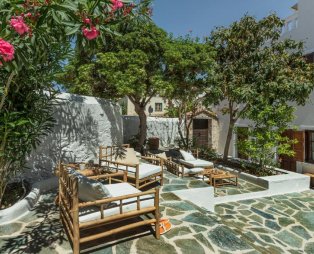Teresa Spetses: Η παραδοσιακή αρχιτεκτονική των Σπετσών συναντά τη σύγχρονη πολυτέλεια